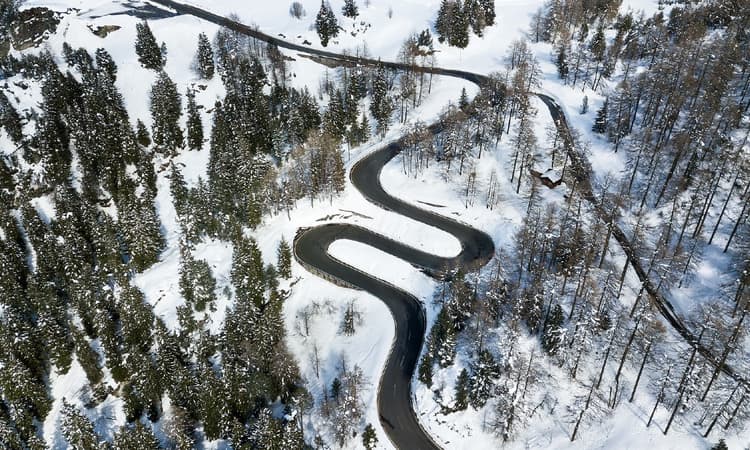 First snow closes many of Switzerland’s alpine passes