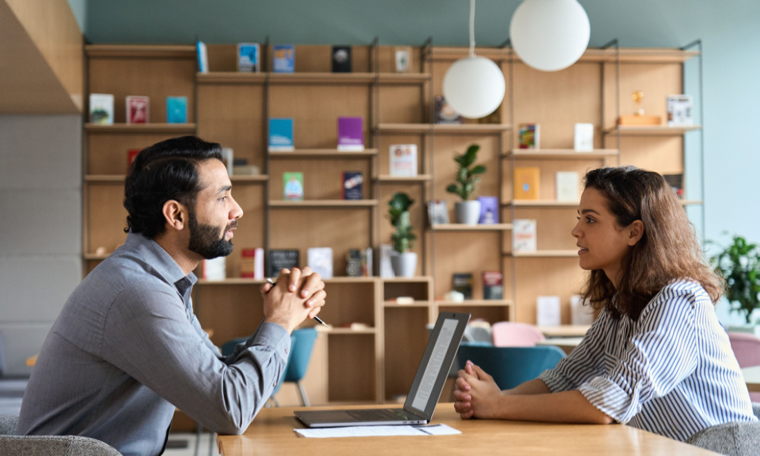Dorota man and woman talking in job interview