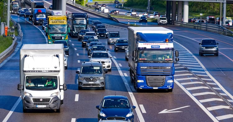 Cantons greenlight transit tax for foreign cars that drive through Switzerland