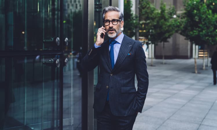 Man attempts to sell "exclusive" phone number for 100.000 Swiss francs