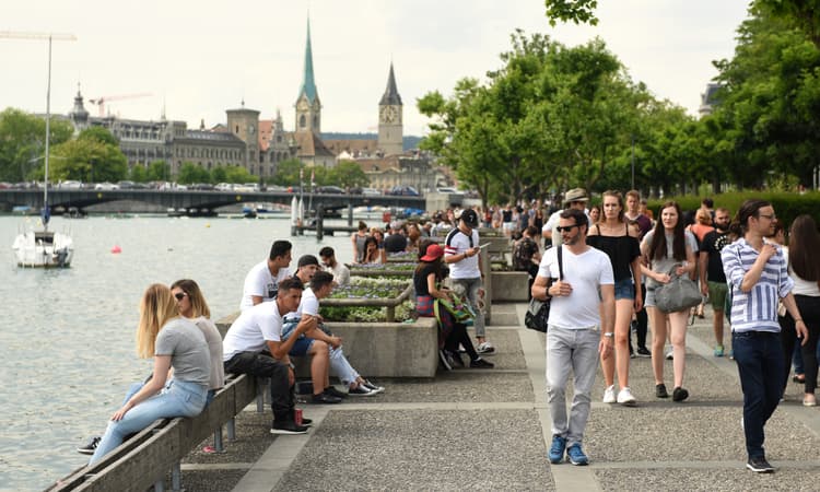 Swiss economist calls for 50.000-franc immigrant tax: What you need to know 