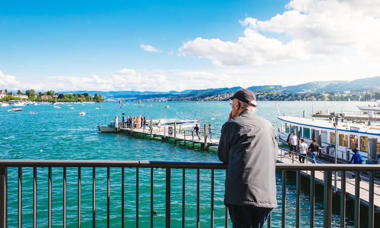 Non-Swiss pensioners at higher risk of poverty than locals