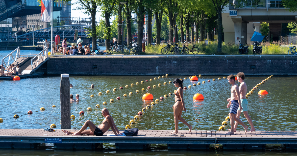 Warnings issued at more Dutch swimming locations as water quality worsens