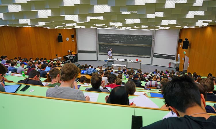 Which Swiss schools give graduates the highest starting salaries?