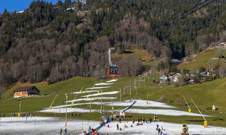 Skiing with no snow? How Swiss ski resorts are coping with the heat