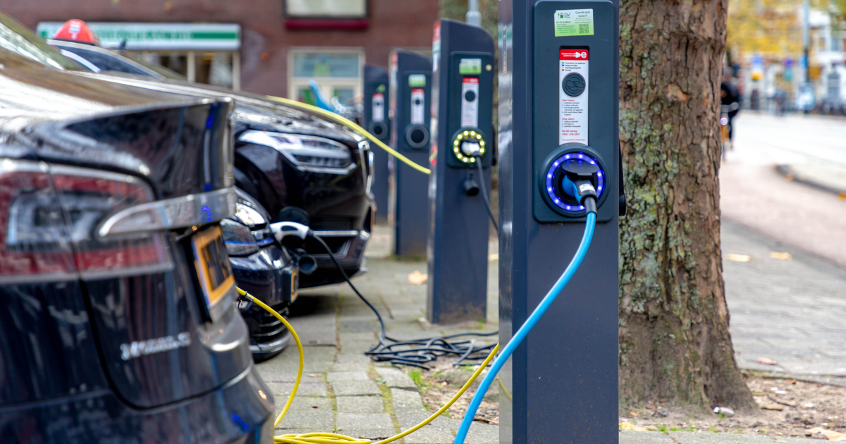 Electric cars to act as buffers for power grid in new Dutch energy trial