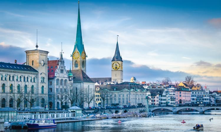 Zurich reduces cost of applying for Swiss citizenship