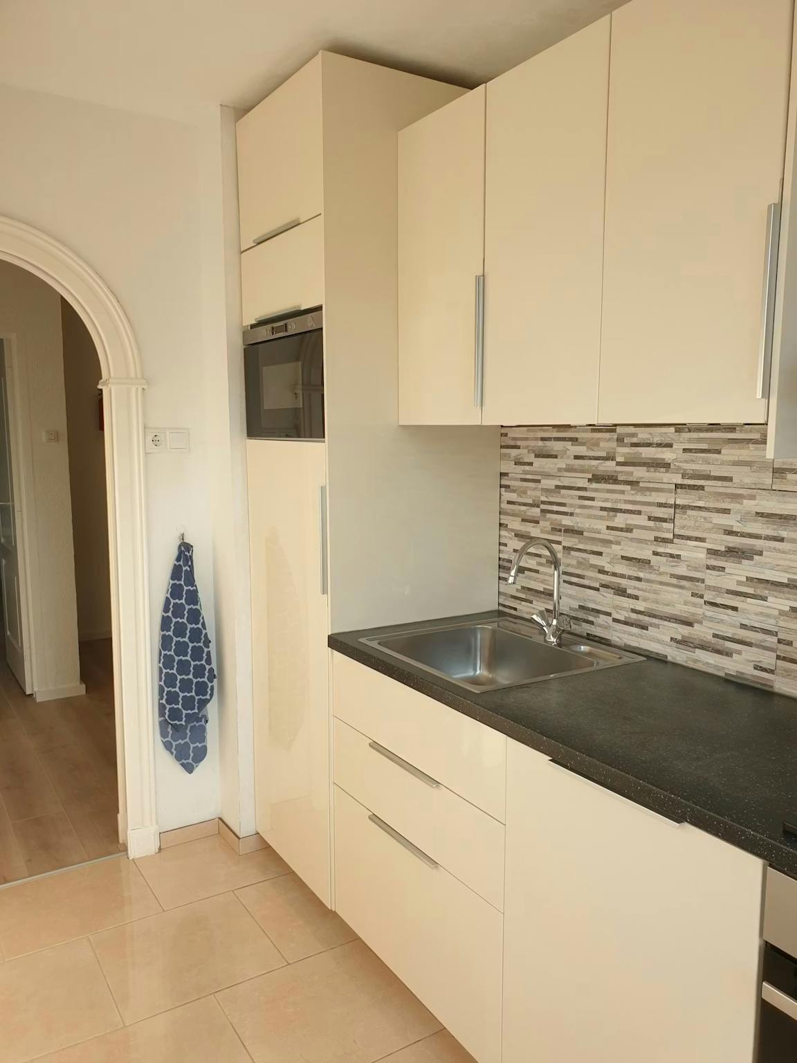 Apartment, Dorpsweg, Rotterdam