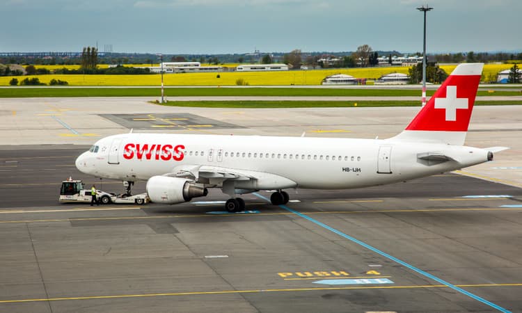 SWISS offers pilots 2.400 francs a day to work during holiday leave