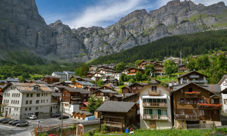 House prices begin to fall in Switzerland, analysis reveals