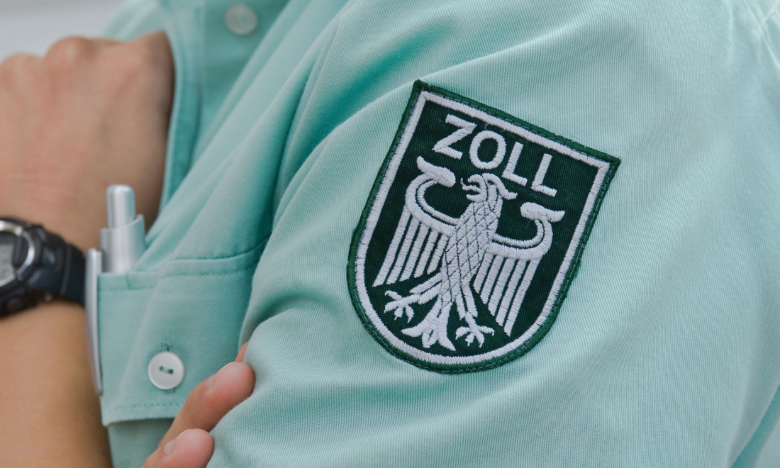 german customs officer zoll