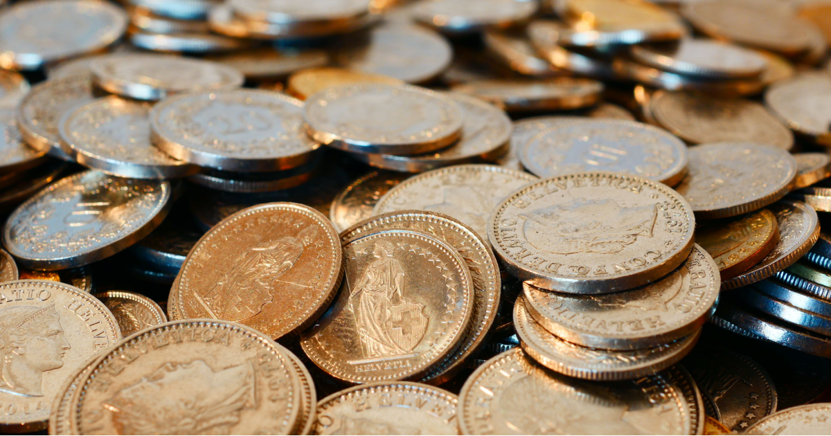 Swiss gov't counters referendum plan to protect cash