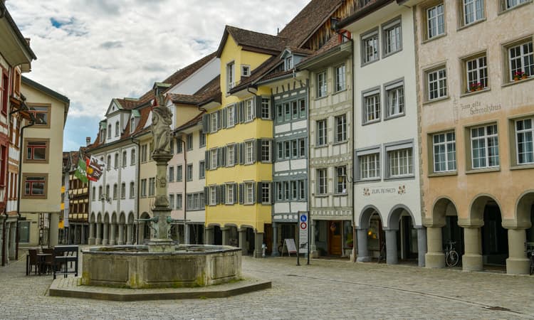 Mortgage interest rates in Switzerland fall to two-year low