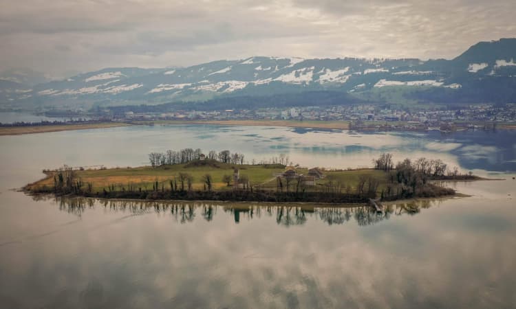 Zurich police investigated after leaving woman marooned on island