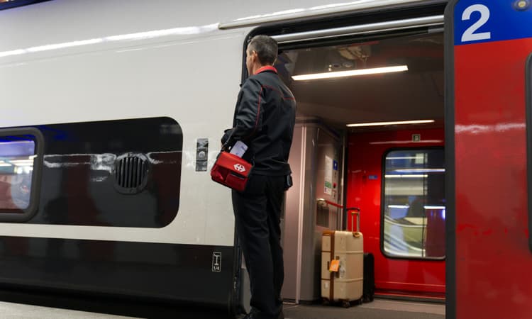 Swiss unions report serious rise in abuse of SBB staff