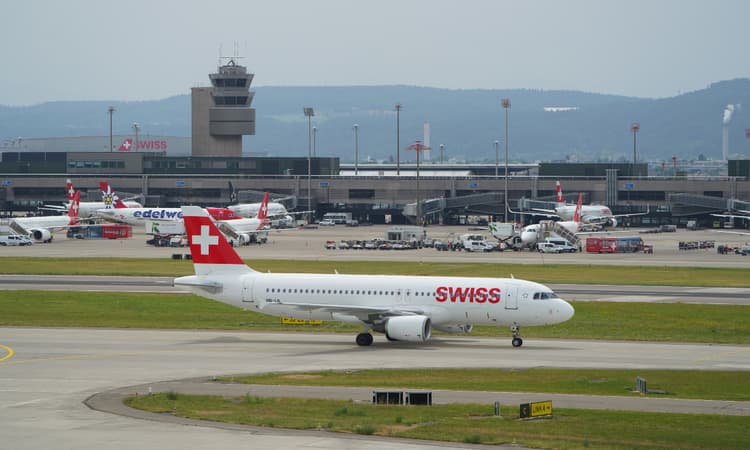 Over a quarter of people in Switzerland never fly, FSO survey reveals