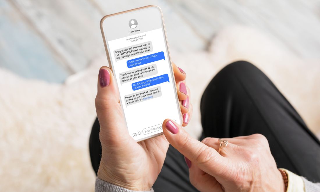 Person receiving a messaging app scam in Germany