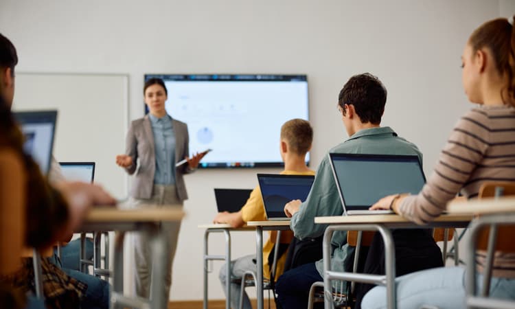 High schools in Bern to require students to bring in laptops