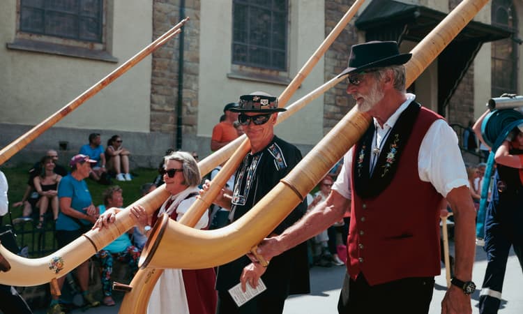 Switzerland smashes world record for the largest Alphorn ensemble