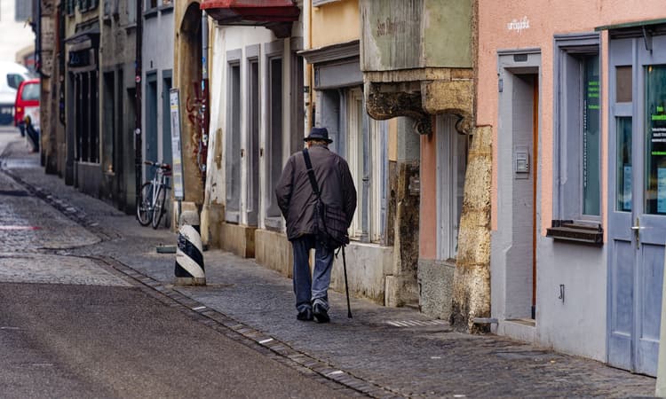 Claiming Swiss welfare no longer grounds for deportation under new plans