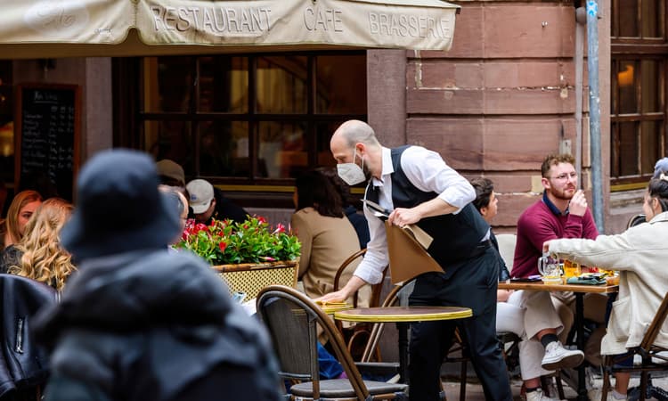 Job vacancies in Switzerland bounce back to pre-pandemic levels