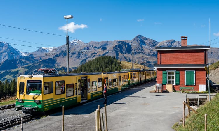 SBB head refuses to rule out closing train stations in the long term