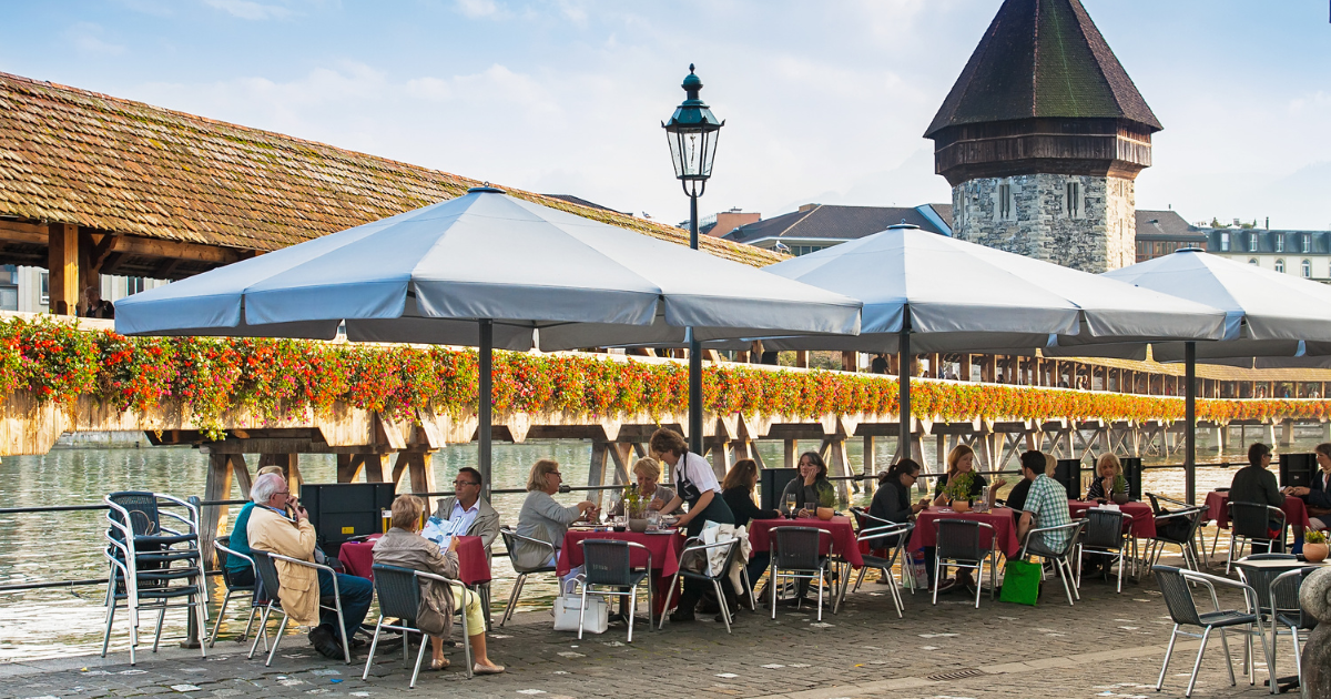 How much do people actually tip in Switzerland? A new study has answers