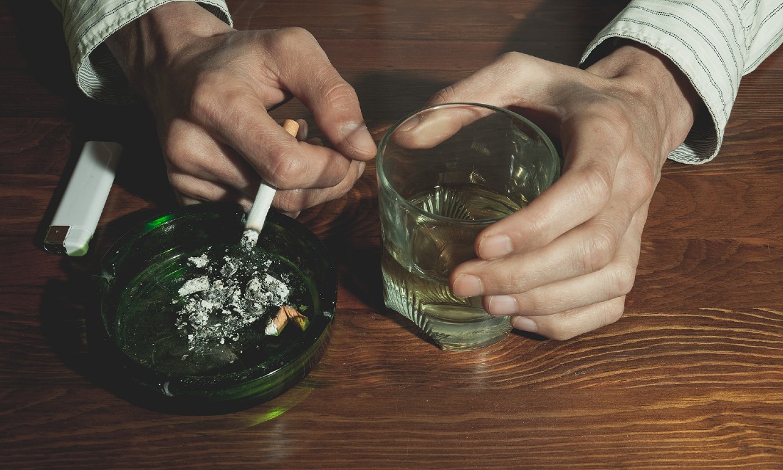 Smoking drinking alcohol coronavirus crisis the Netherlands 