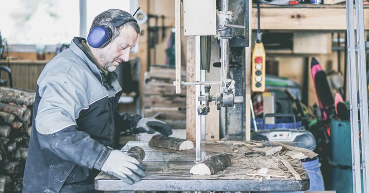 Sizeable number of Swiss companies underpay their staff, report finds