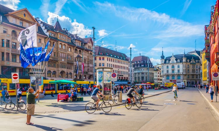 English replaces Italian as 3rd most common first language in Swiss cities