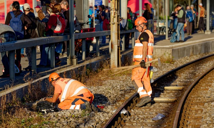 Switzerland to spend 16 billion francs to avoid German-style rail chaos