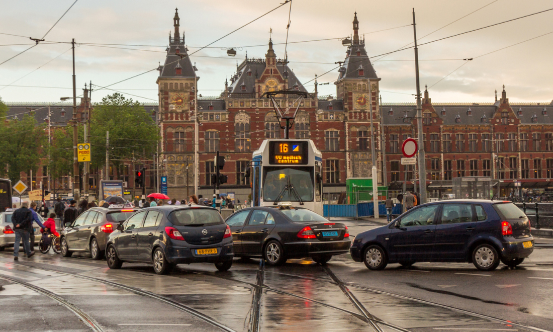 Car traffic in Amsterdam