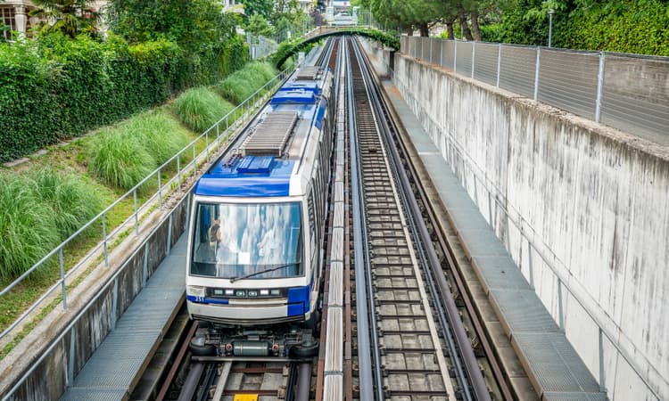 Lausanne relay teams beat the metro in race across the city