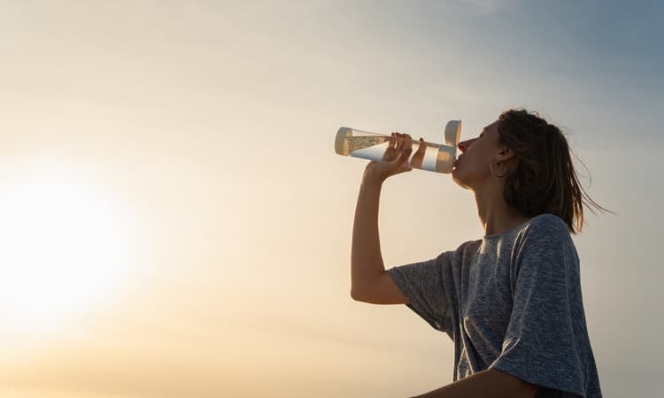 Swiss students invent water bottle that produces sparkling water on the go