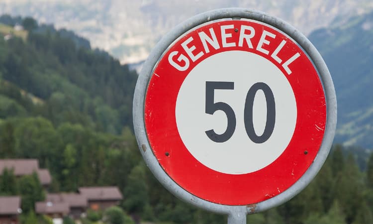 Swiss-French residents outraged as German road sign installed in Neuchâtel