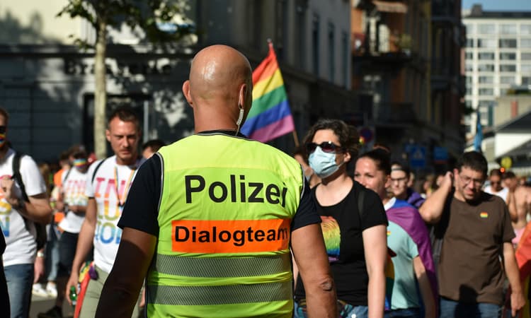 Bern debates new plan to allow non-Swiss residents to become police officers
