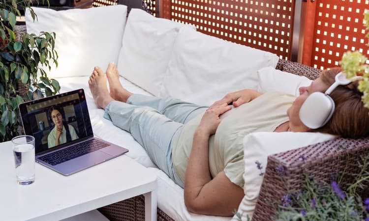 Healing online: How EMDR and hypnosis can be used in virtual therapy sessions