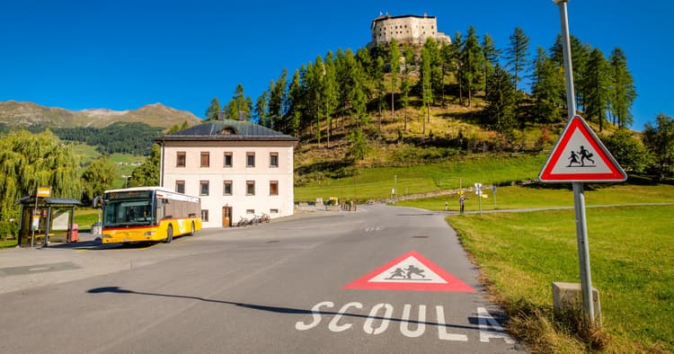 Which Swiss cantons have the longest (and shortest) school summer holidays?