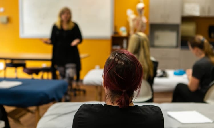 Teaching body condemns use of unqualified teachers in Swiss schools