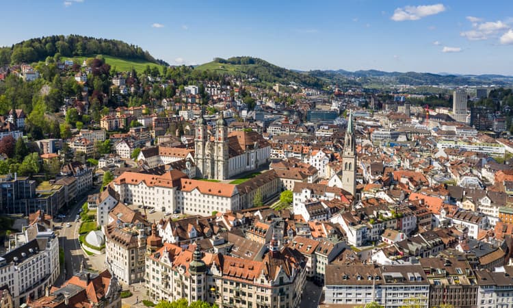 How does quality of life compare between the 9 largest Swiss cities?