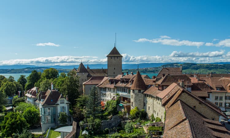 Why does the Swiss Federal Council go on holiday together every year?