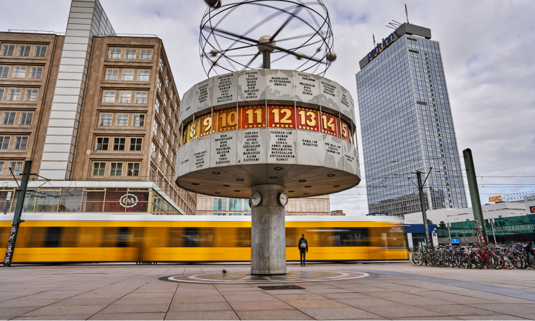 Transport app shows Berliners 994-minute wait time