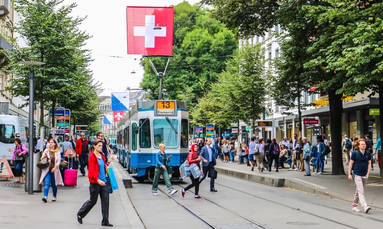 Expat guide to the new minimum wage rules in Zurich