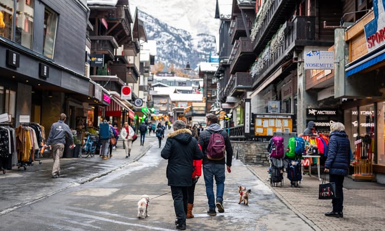 Back to the 1970s: Confidence in the Swiss economy falls to 50-year low