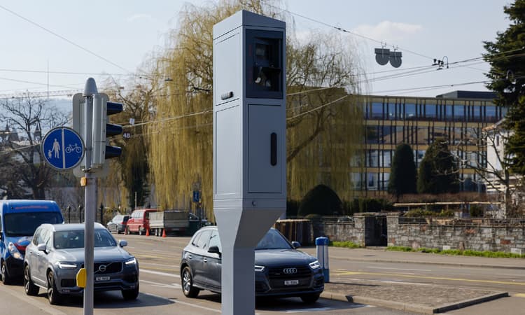 14-year-old caught speeding at 213 km / h in Switzerland