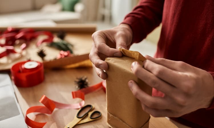 When is the 2024 deadline to post your Christmas presents from Switzerland?