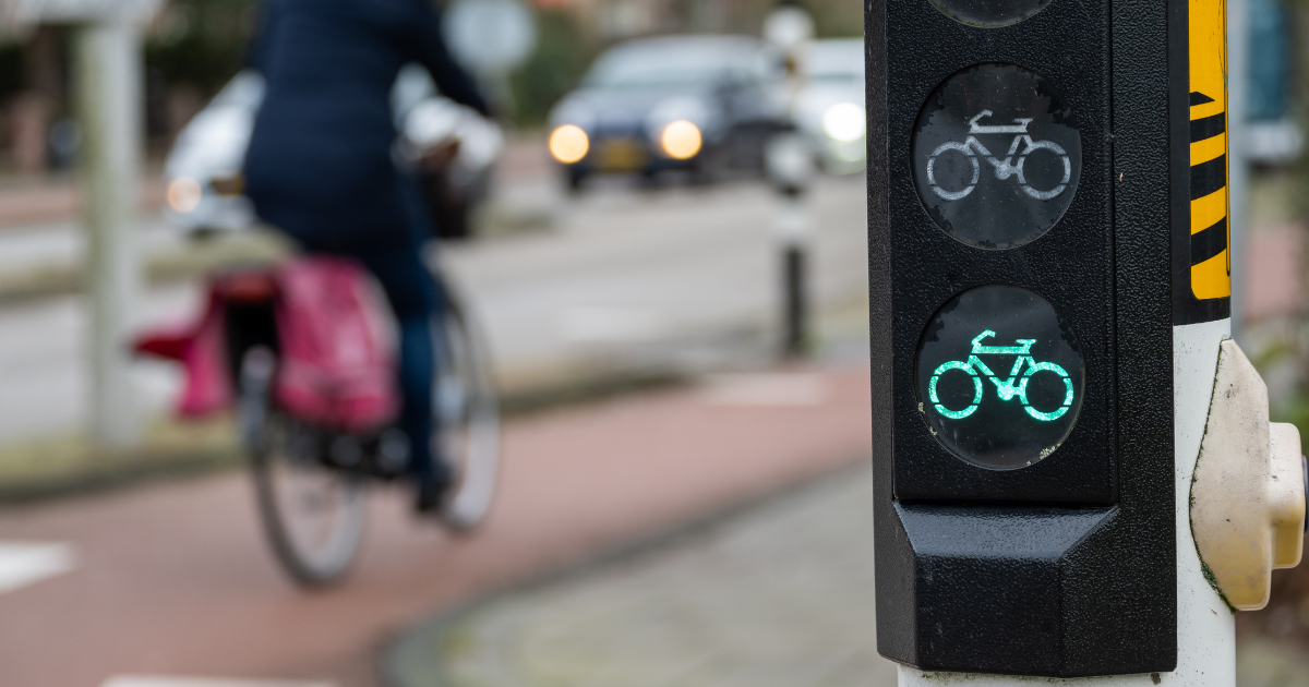 Faster green lights for cyclists with new Dutch app