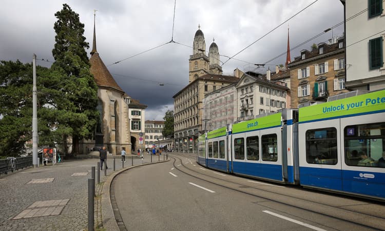 YouTuber attempts to survive in Zurich on 90 Swiss francs, regrets it