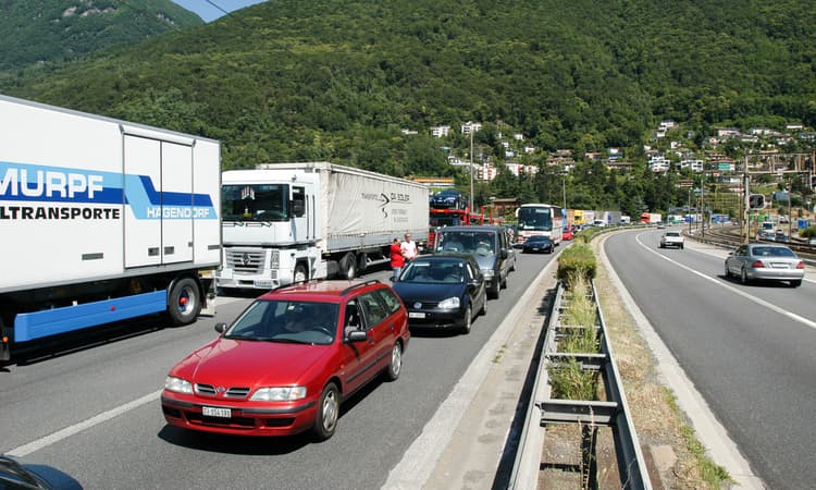 Gridlock forecast for Swiss roads at Easter as SBB increases services