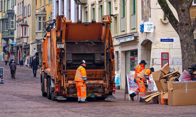 Salary survey reveals dramatic wage differences between Swiss and expat workers